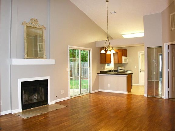 3rd image of 1900 Brittania Cir