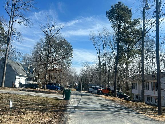 5th image of 735 Lazy River Rd