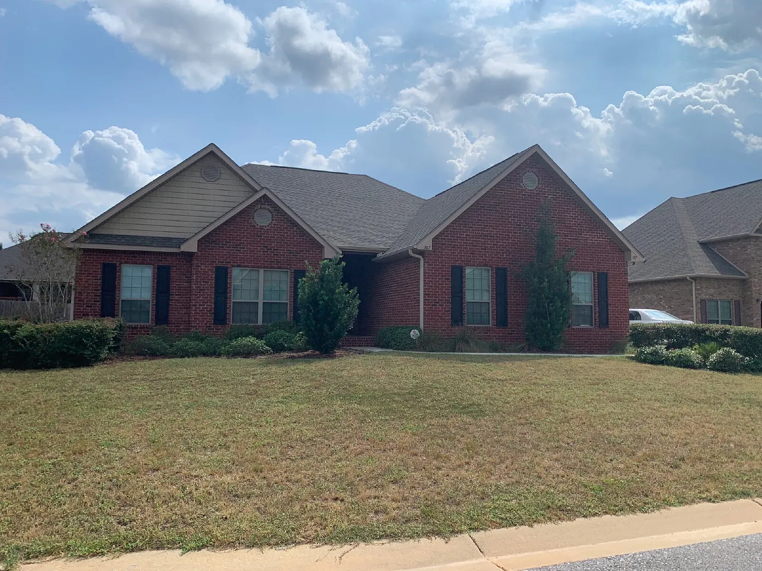 4 bed, 2.5 bath, 2305 sqft, $2,100 — Photo 1