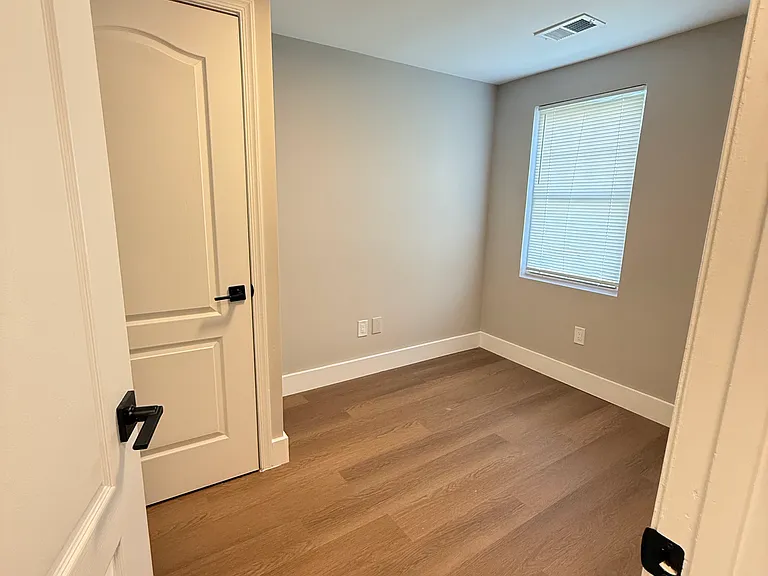 2616 Kent Village Dr — Photo 8