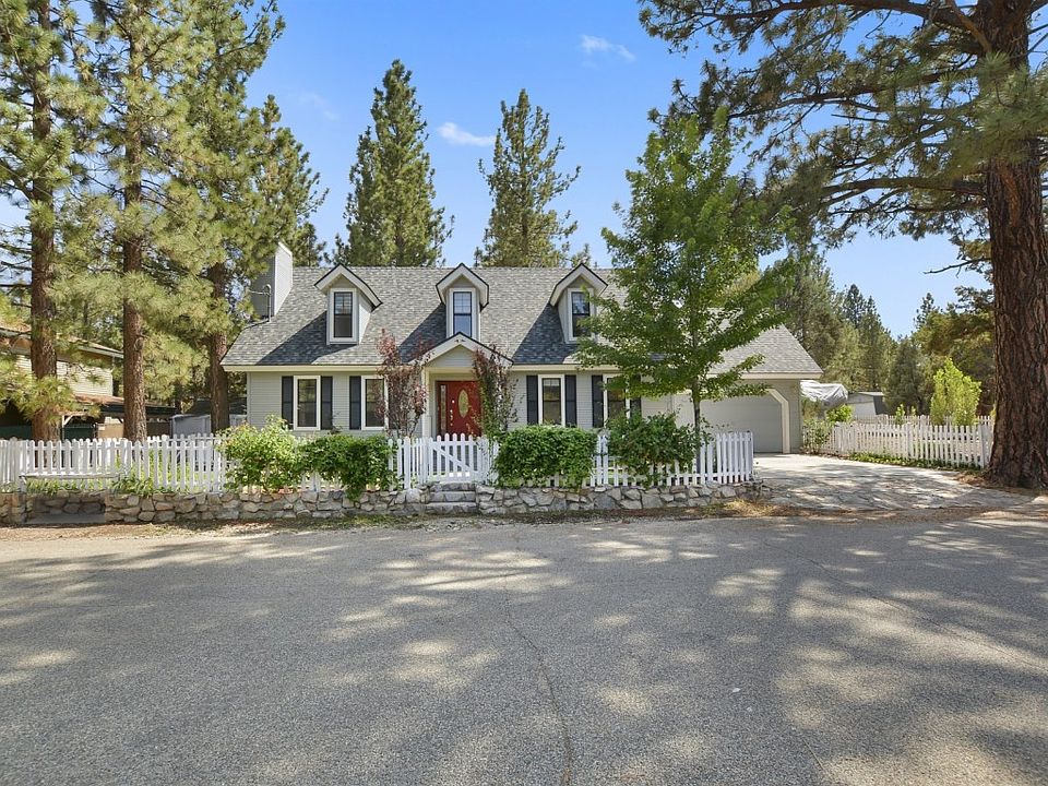 1st image of 1040 Pinon Ln
