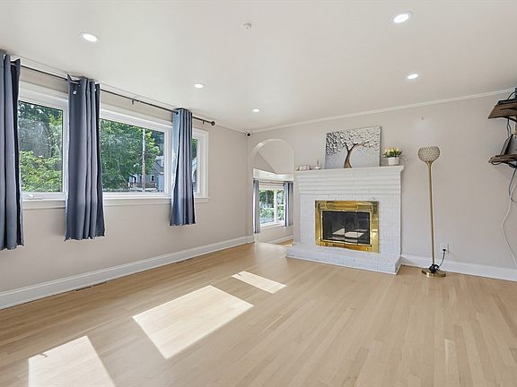 5th image of 14 Lewis Rd