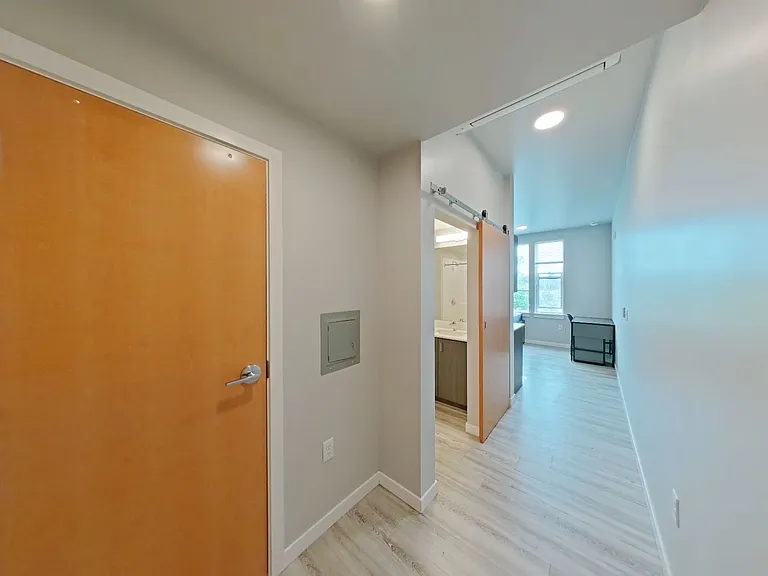 Ferry Street Flats - Modern Studios and Lofted units right by campus! — Photo 28