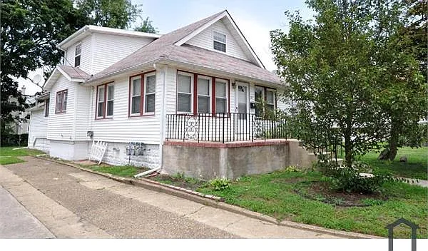 29 8th Ave #C