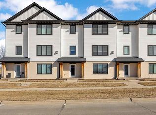 290 Kenneth Dr, Iowa City, IA 52245