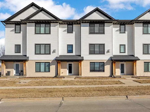 290 Kenneth Dr, Iowa City, IA 52245