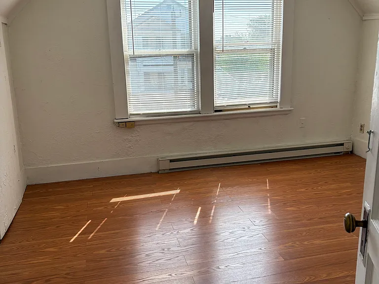 225 Whiting Ln — Photo 8