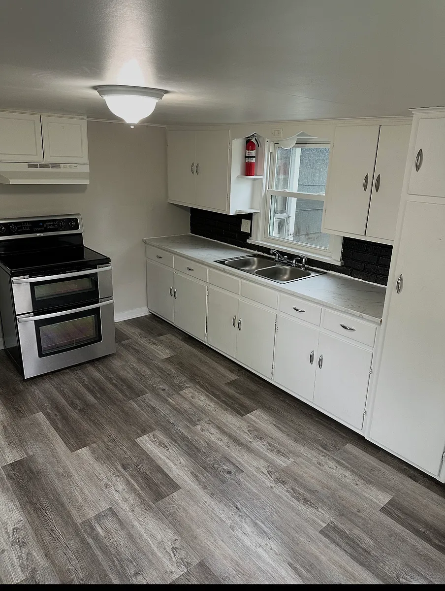 Building Photo - 1411 17th St NW #2