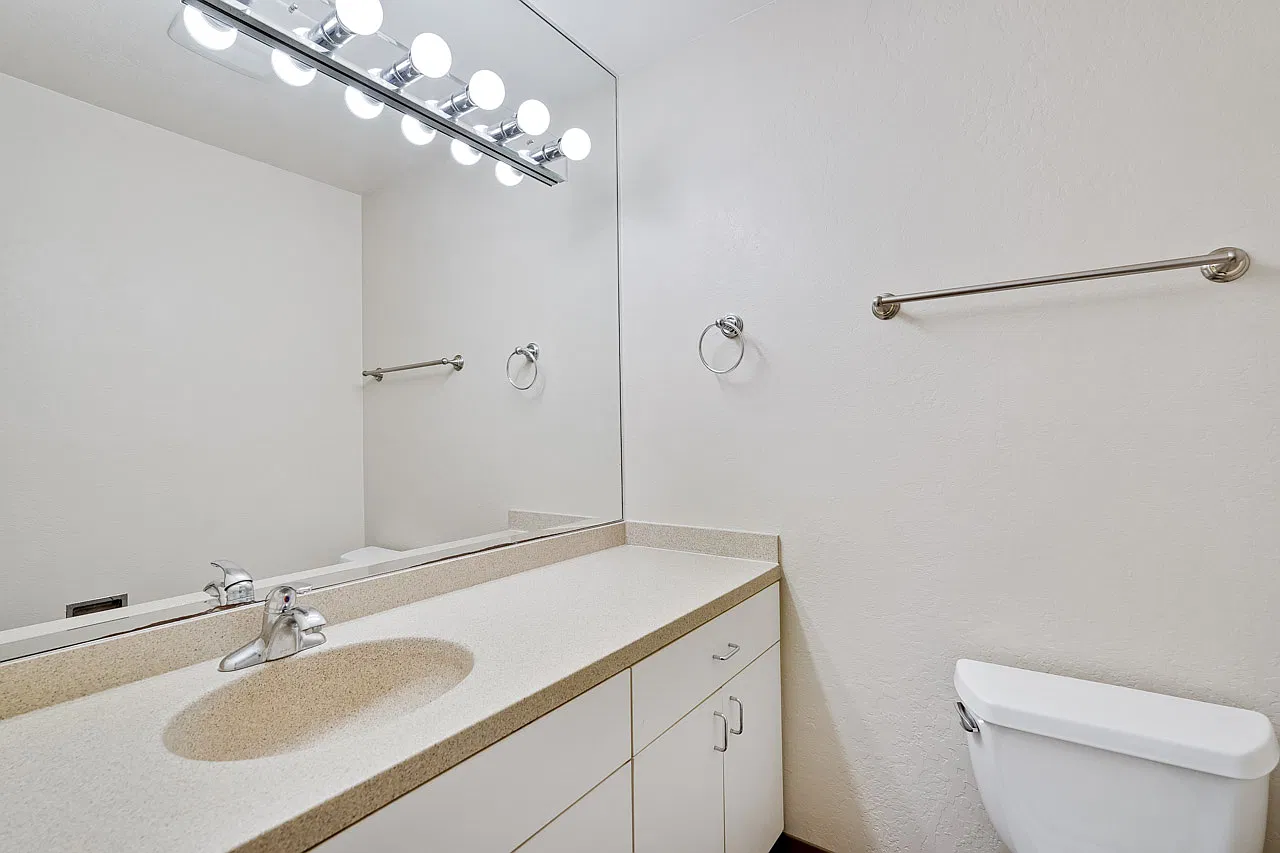 2 bed, 1.5 bath, 849 sqft, $3,200 — Photo 2