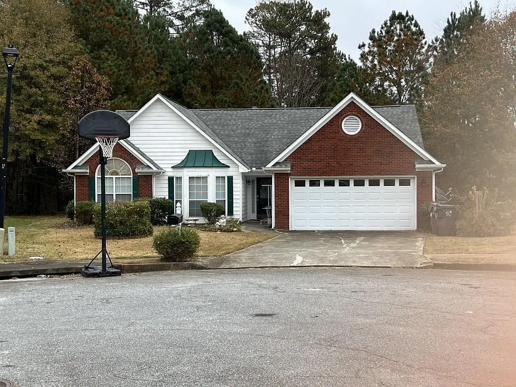 3 bed, 2.0 bath, 1766 sqft, $2,200 — Photo 1