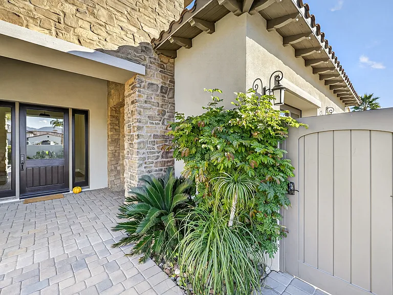 55120 Autumn Valley Ct — Photo 24