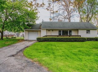 1208 Genella St, Waterford, MI 48328