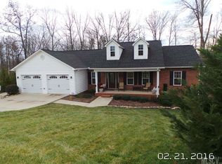 5162 Orchard Park Dr, Hickory, NC 28602