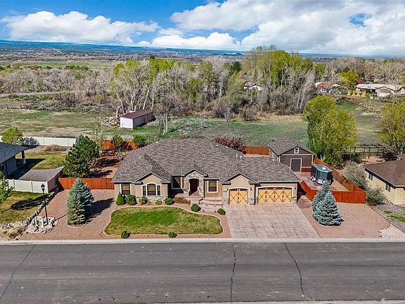 3rd image of 66360 Crestview Drive