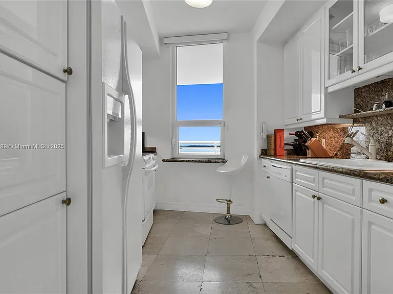 808 Brickell Key Dr #2506 — Photo 8