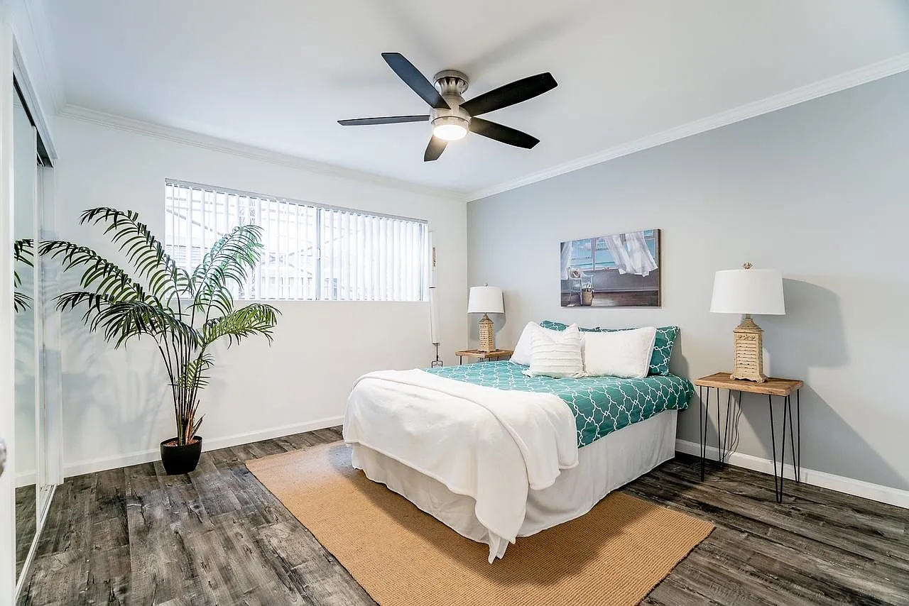 Palm View Village - Gardena — Photo 2