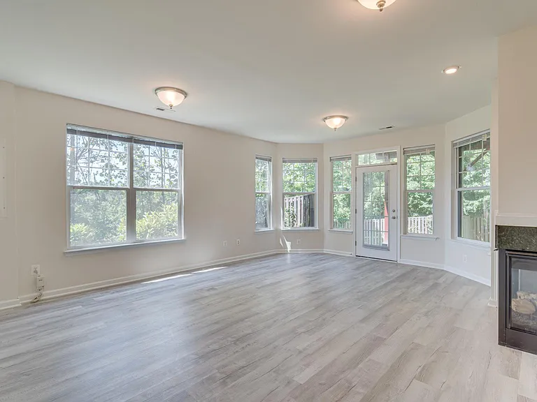74 Pike Pl — Photo 41