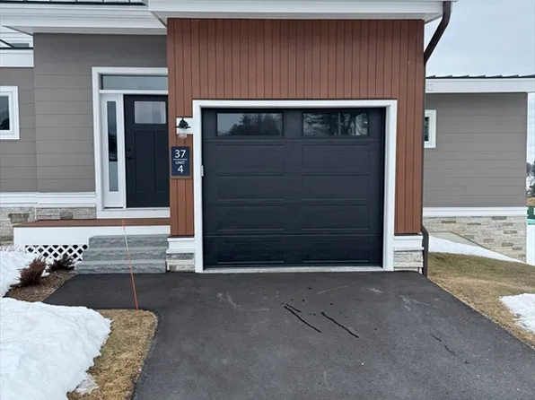 37 Vantagepoint Dr #4, Laconia, NH 03246