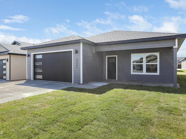 3321 35th St W, Williston, ND 58801