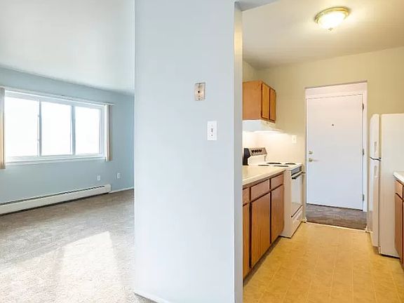 2nd image of 1050 Goddard Rd #1036