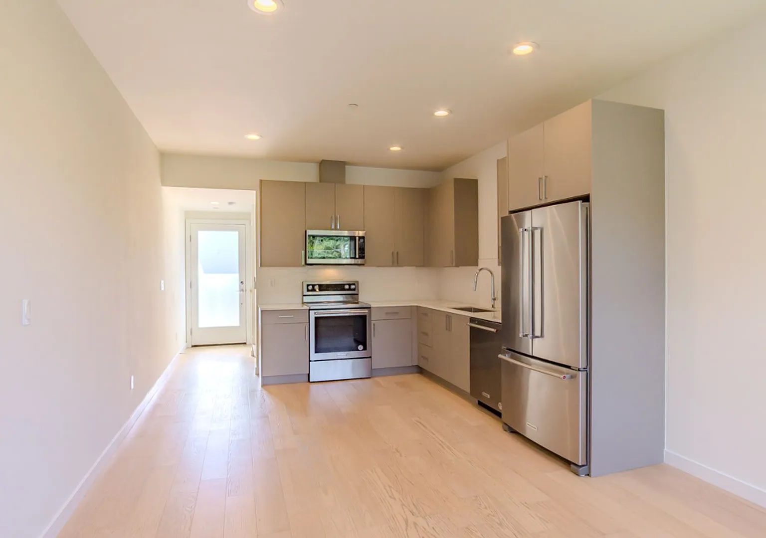 2bd/2ba Seattle Townhome — Photo 4