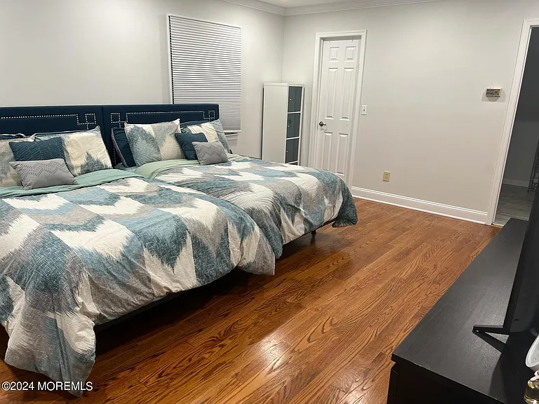 1578 N Bay Ave — Photo 14