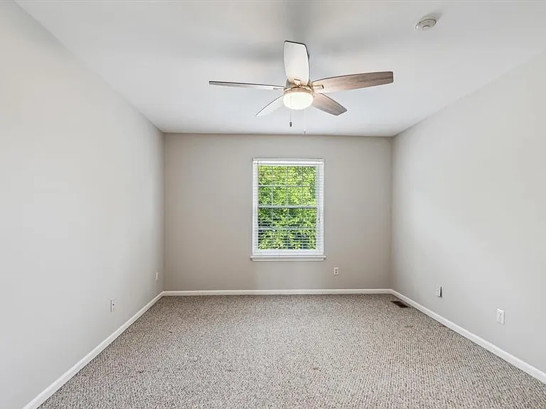 1688 Christopher Dr — Photo 15