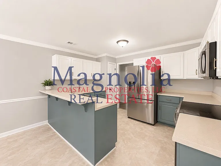 723 Oxford Dr — Photo 15