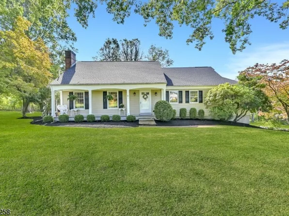 7 Oak Grove Rd, Raritan Twp., NJ 08822