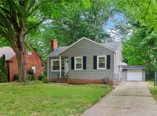 1023 Keystone Dr, Cleveland Heights, OH 44121