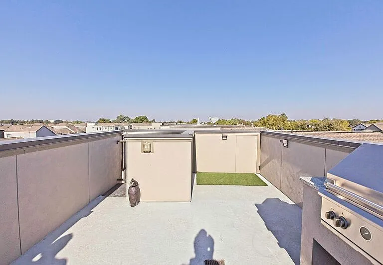 5319 Holland Ave — Photo 40