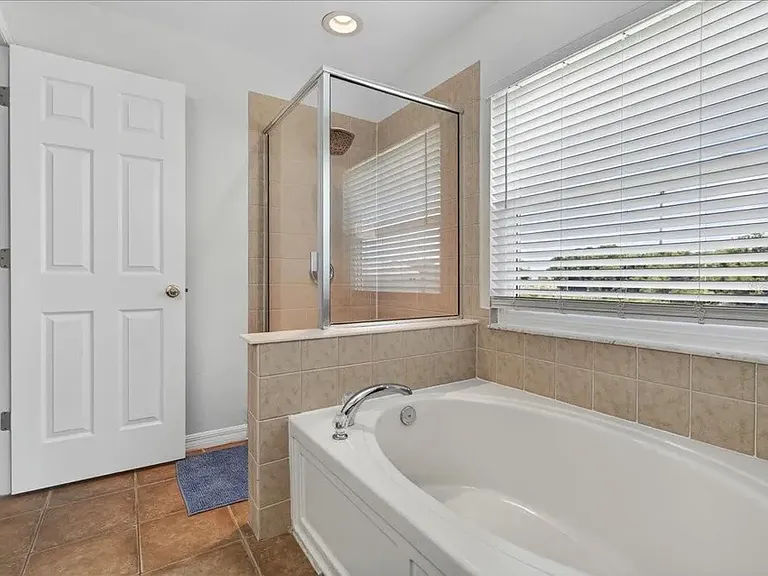 11607 Colony Lake Dr — Photo 8