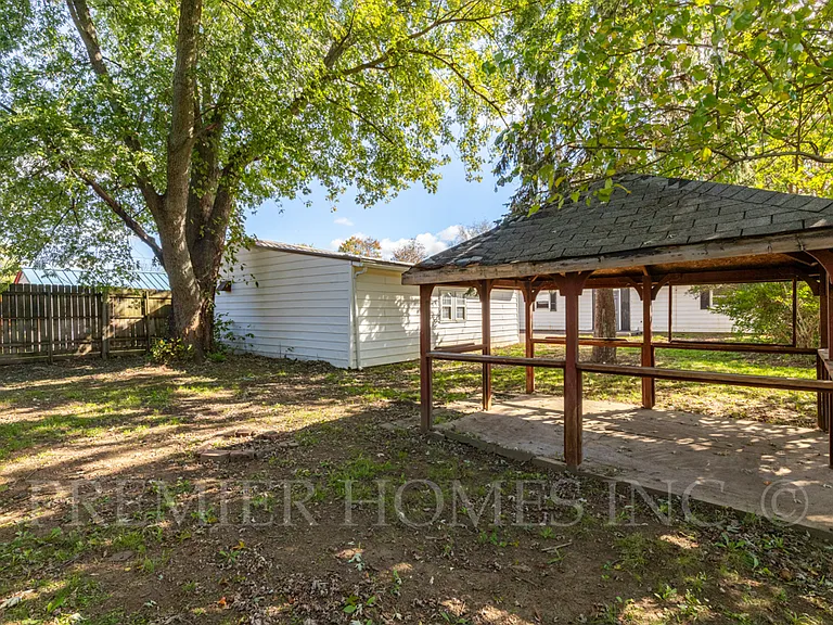 1809 Endrow Ave NE — Photo 12