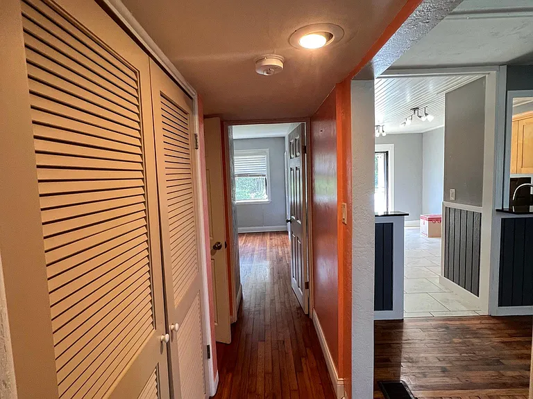 410 Manhattan Ave — Photo 5