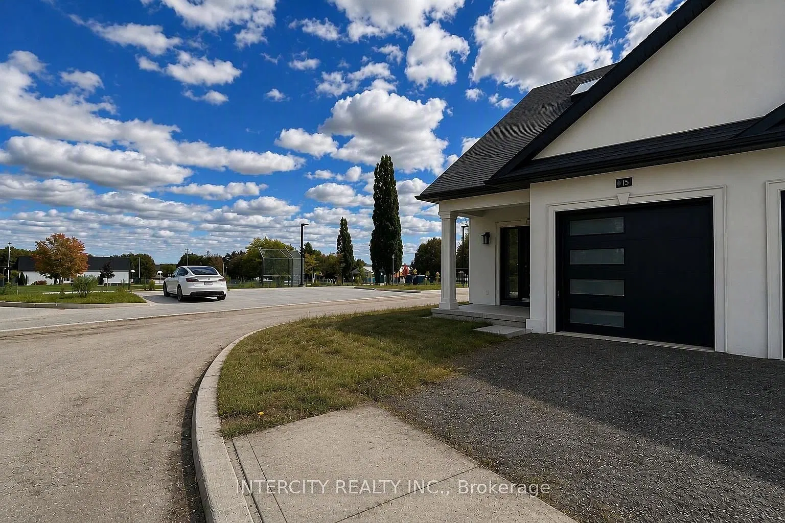 3 bed, $2,900 — Photo 2