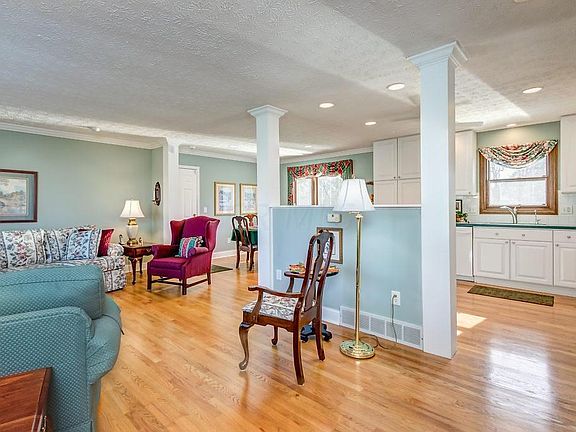 2nd image of 1262 Creekside Pl