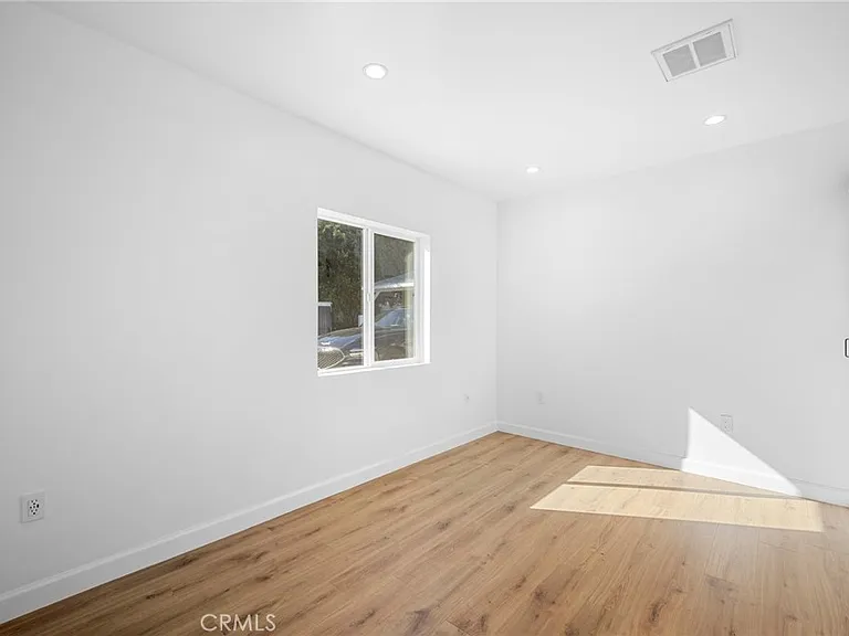14298 Van Nuys Blvd — Photo 13