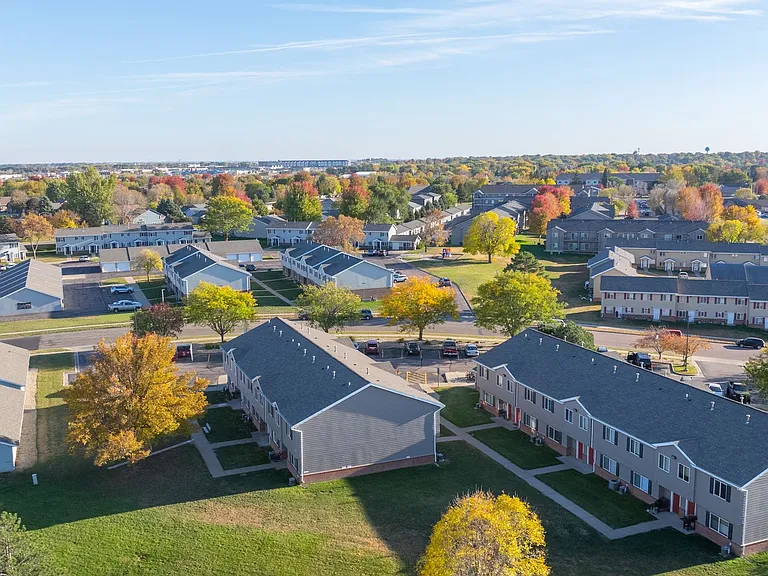Quail Hollow Townhomes — Photo 13