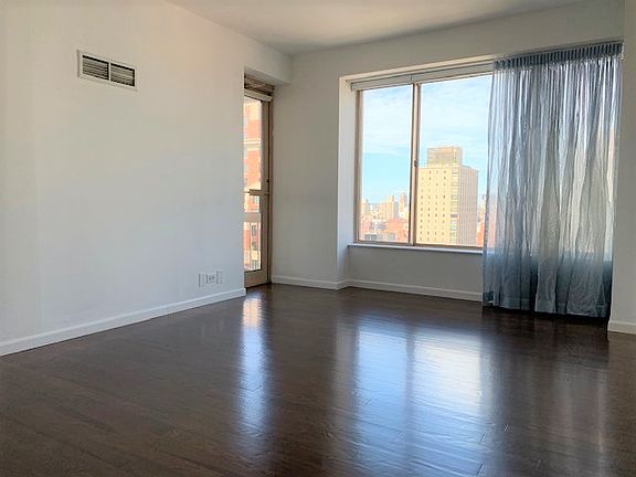 5th image of 200 E 69th St APT 27A
