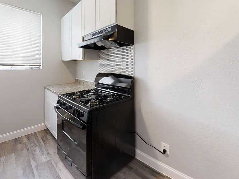 St. Charles Place Apartments — Photo 22