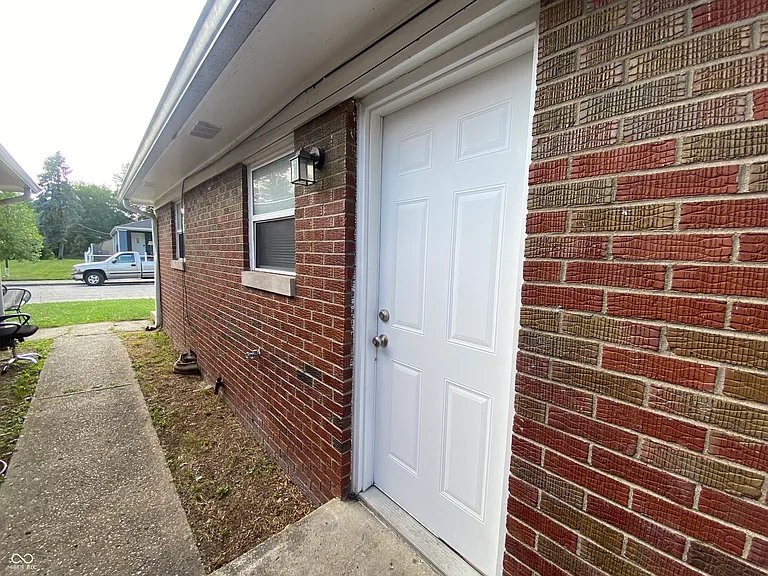 621 N Oxford St — Photo 3
