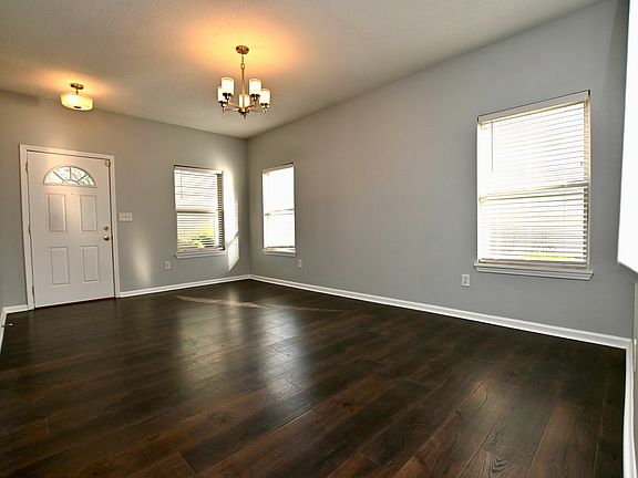 4th image of 5828 Long Lake Ln