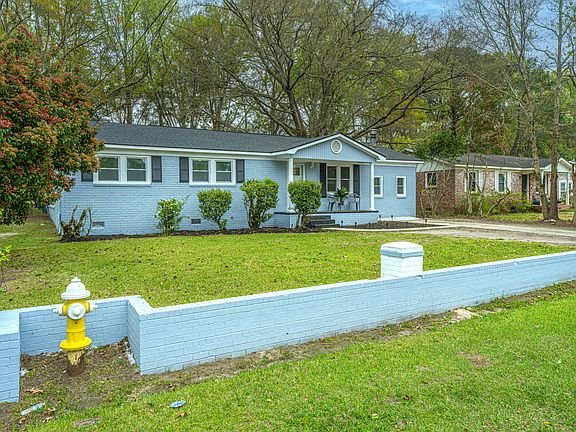 4th image of 814 Hoss Rd