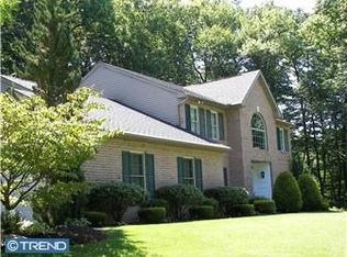 10 Ridge Dr, Fleetwood, PA 19522