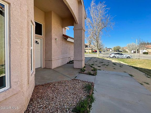 3rd image of 1768 Mesa Dr