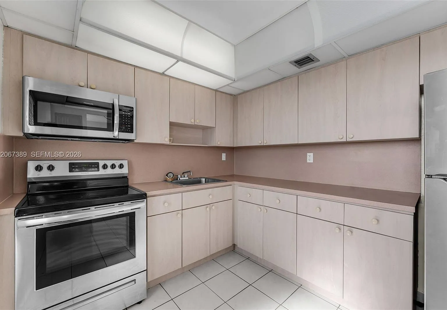 2 bed, 1135 sqft, $1,975 — Photo 3