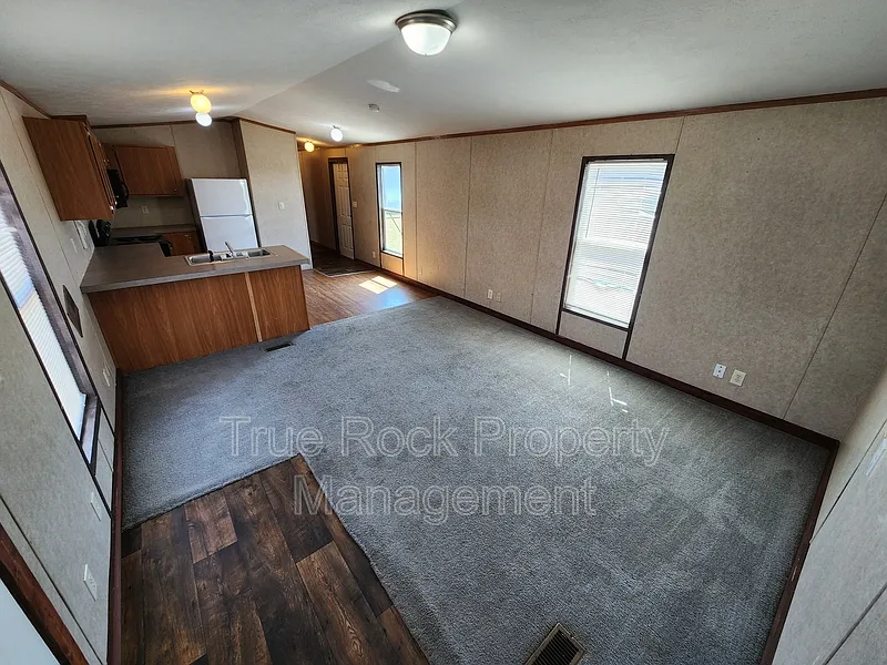 3 bed, 2.0 bath, $825 — Photo 2