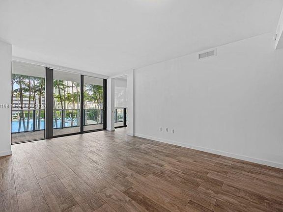 5th image of 650 NE 32nd St Unit 602