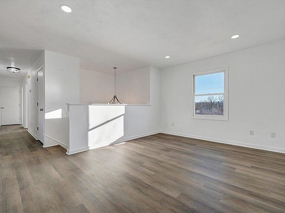 3rd image of 5637 Legate Dr