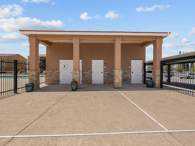 Las Torres Apartments — Photo 36